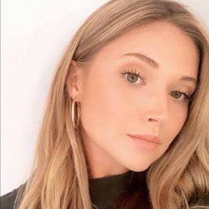 Meet your Posher, Claire